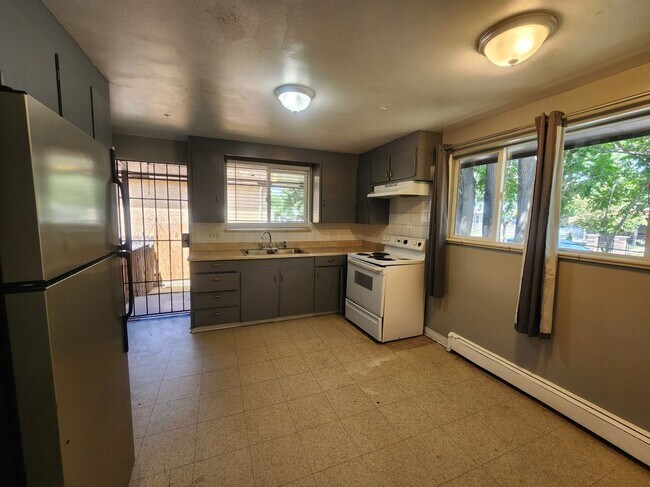 Foto del edificio - 1753 Clinton St