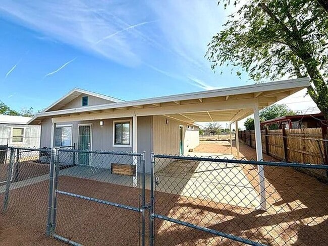 Building Photo - 3675 E Robin Ln