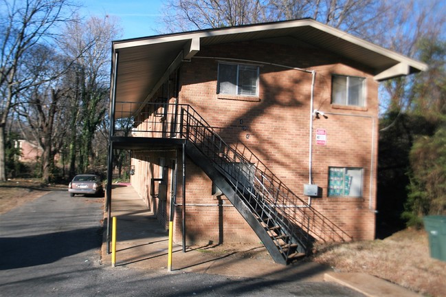 Building Photo - 494 Walker Ave