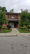 Building Photo - 33561 N Royal Oak Ln