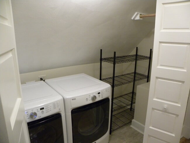 Laundry2 - 925 Vilas Ave