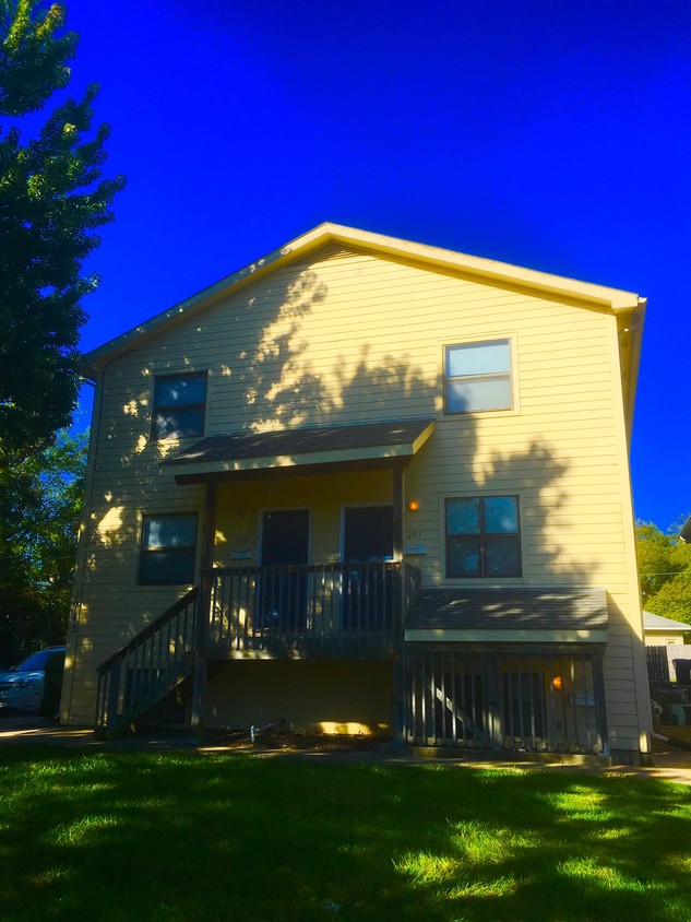 Primary Photo - Ocho Court