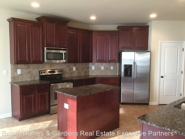Building Photo - 2705 Huntcliffe Dr