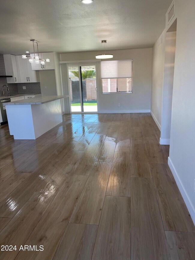 Foto del edificio - 8731 E Fairmount Ave