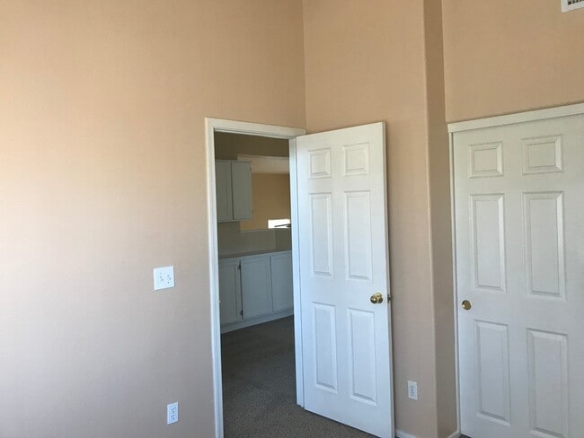 Building Photo - COMING SOON!! 4 Bed 3 Bath with Private Po...