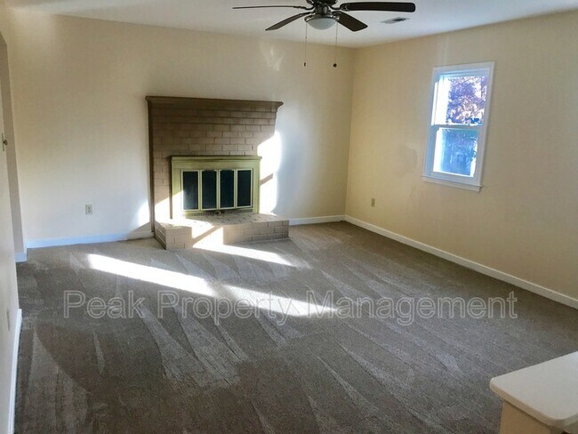 Foto del edificio - 12222 Poplar Forest Dr