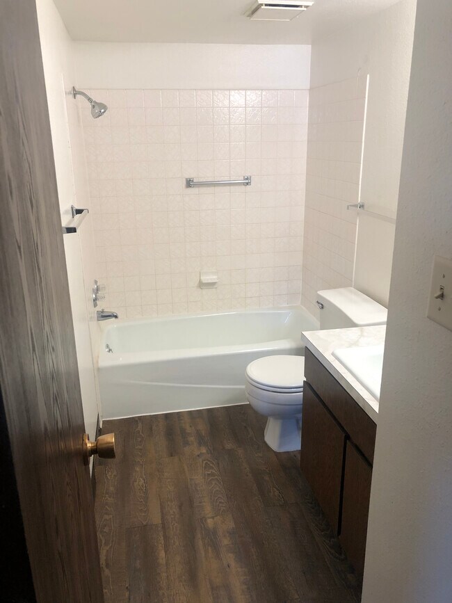 Bathroom - 2100 Van Lennen Ave