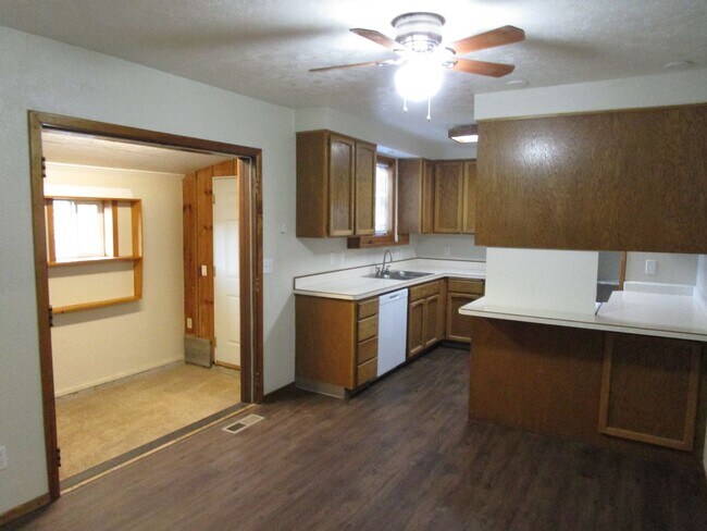 Foto del edificio - House Right By Ward Rhoden Stadium - Available Soon!
