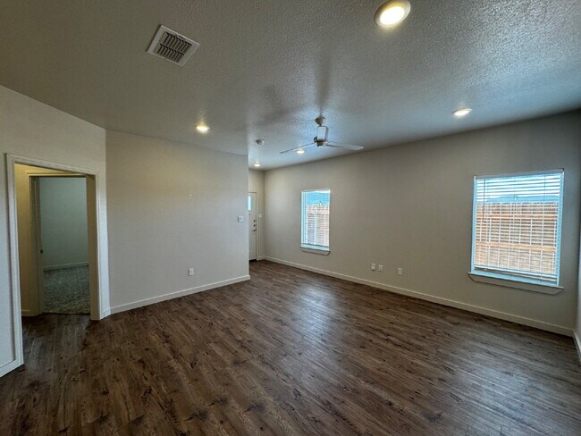 Foto del edificio - Luxury Townhome in Abbey Glen Community!