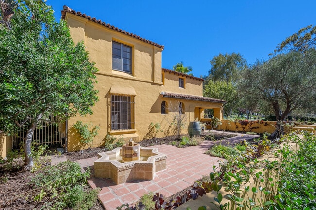 Building Photo - 500 N Las Palmas Ave