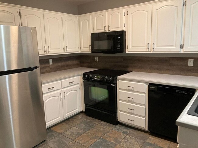 Building Photo - Looking for the feeling of privacy and sec...
