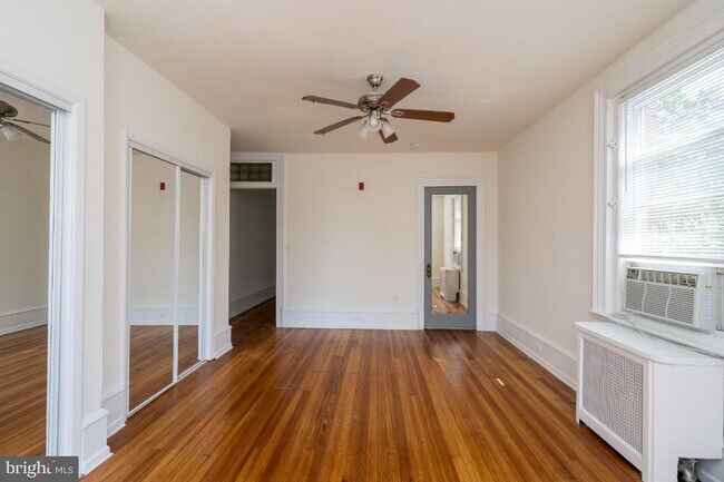 Building Photo - 338 S 15th St