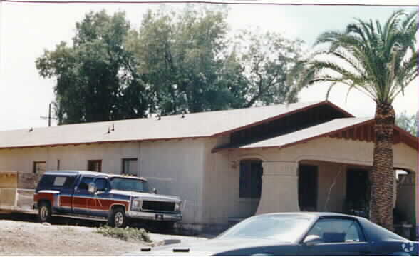 Building Photo - 638 E 1st St