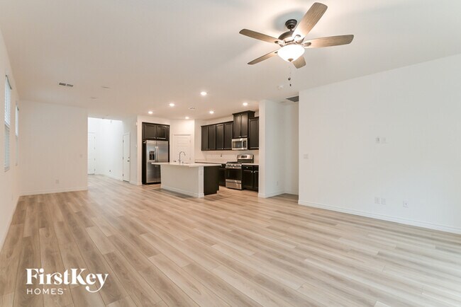 Foto del edificio - 6845 Greensmen Ave