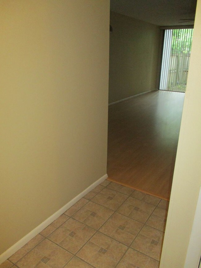 Building Photo - 601 SW 75th St