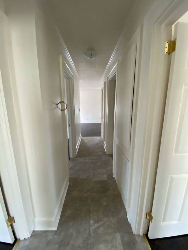 Building Photo - 312 Willow Ln