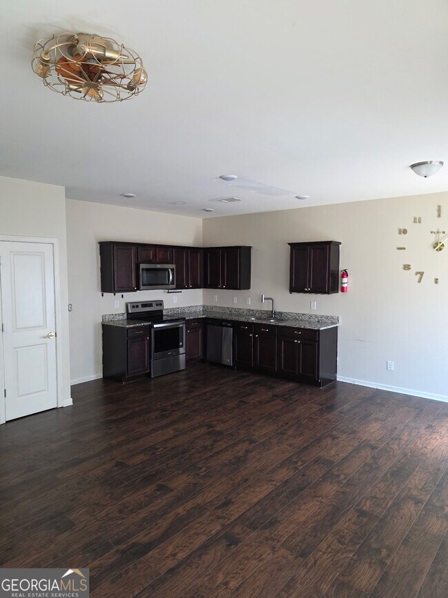Building Photo - 1610 Larkspur Trl