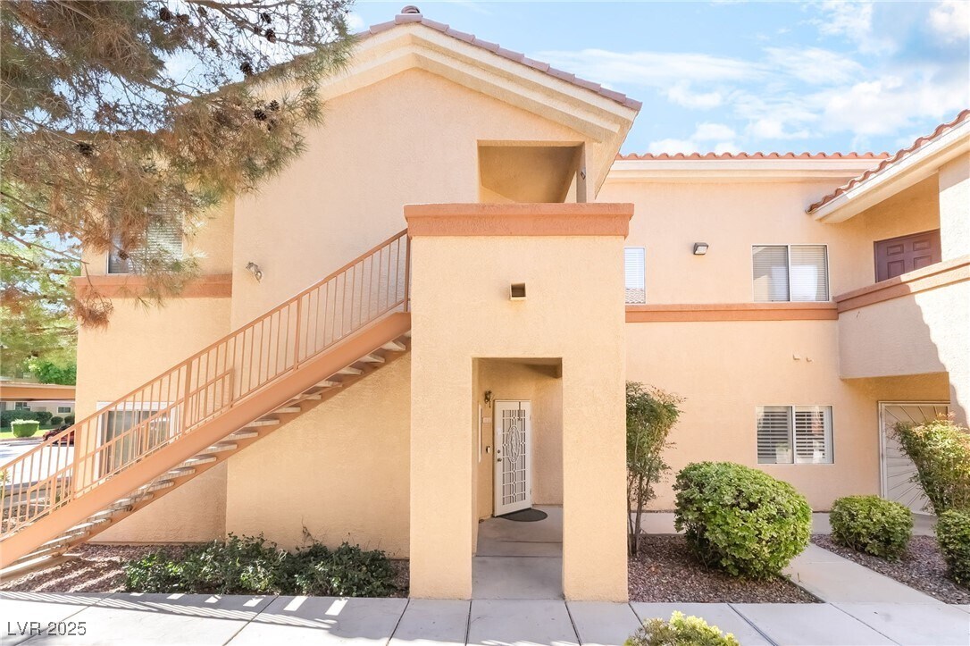 Primary Photo - 1050 E Cactus Ave