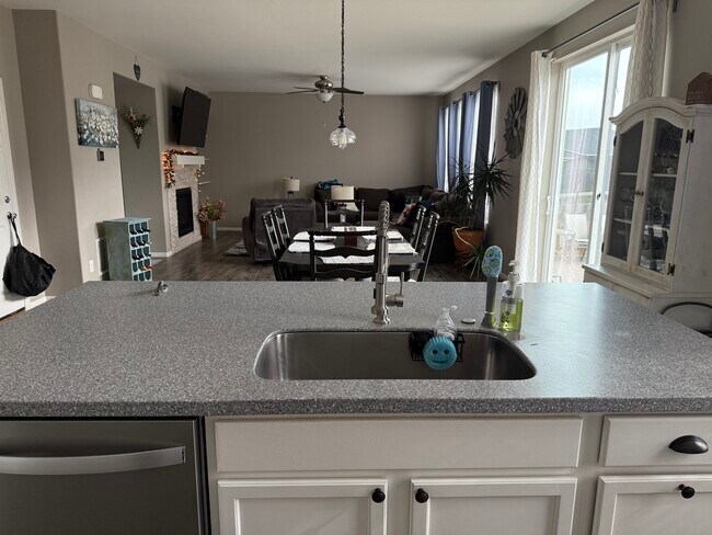 Foto del edificio - 3135 Hawthorne Ln