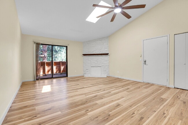 Building Photo - $1,995 - 2 Bed, 2 Bath Condo in Lakewood w...