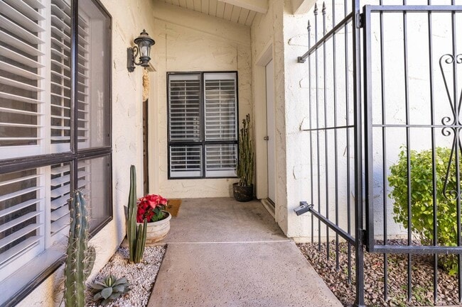 Building Photo - 5511 N 71st Pl
