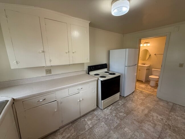 Building Photo - 295 Sycamore Dr