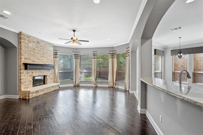 Building Photo - 409 Spanish Mustang Dr