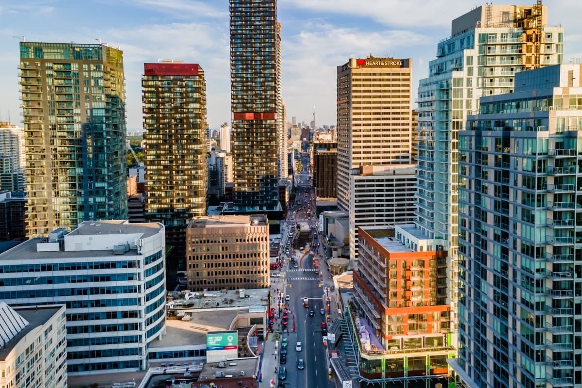 Yonge Eglinton Apartments — Orchard View Appartements - 33 Orchard View ...