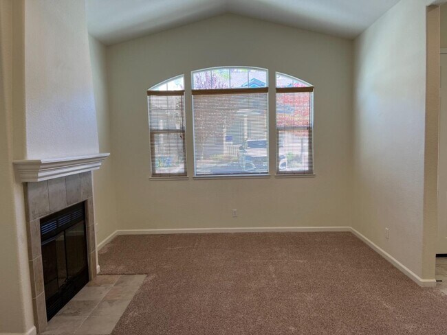 Building Photo - 15 Josefa Way