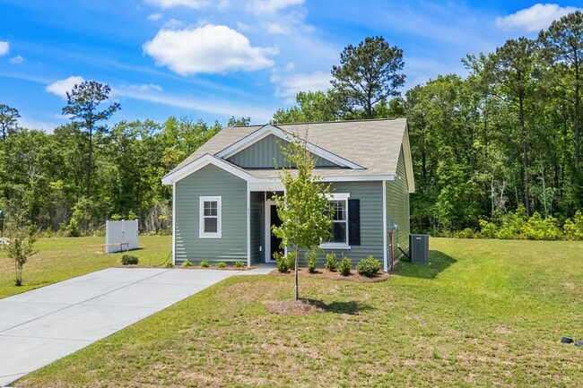 Building Photo - 450 Castillo Dr
