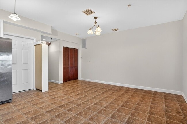 Building Photo - 620 38th St