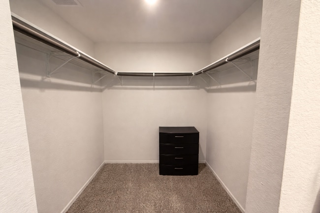 Foto del edificio - 5242 Rothwell Hts Dr