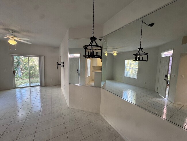 Foto del edificio - 4950 NW 1st Pl