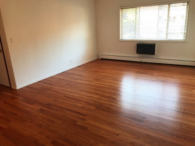 Foto del edificio - 705 Hinman Ave