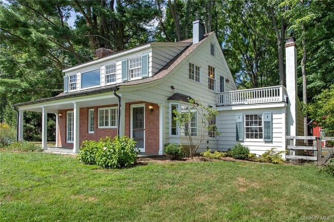 Foto del edificio - 332 Quaker Hill Rd