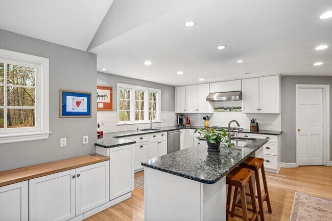 Foto del edificio - 71 Old Pickard Rd