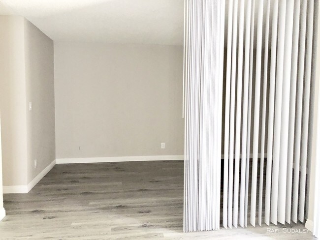Building Photo - 8614 Woodley Ave