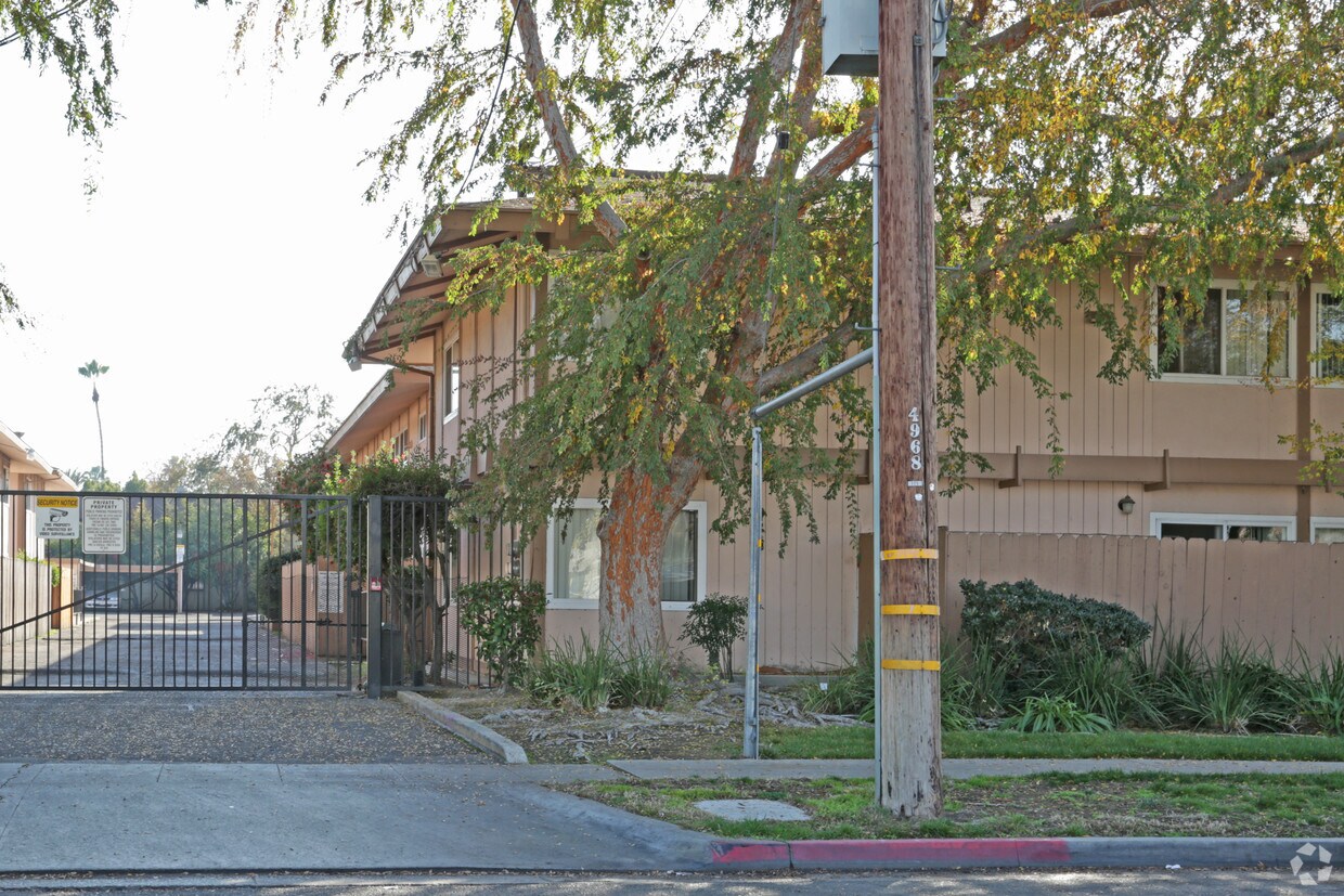 Foto del edificio - Sierra Village Apartments