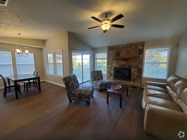 Building Photo - 6748 Willowbrook Dr