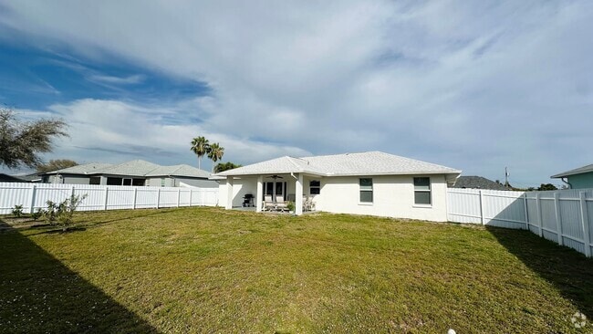 Building Photo - 2210 SW 14th Ave
