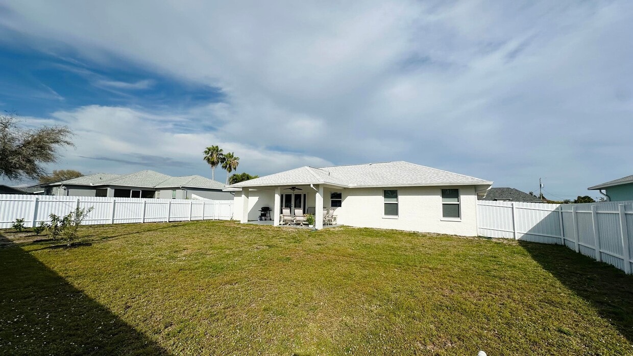 Primary Photo - 2210 SW 14th Ave