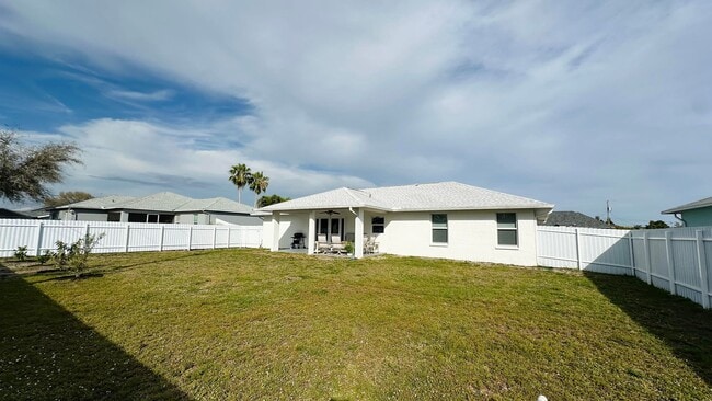 Building Photo - 2210 SW 14th Ave