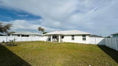 Building Photo - 2210 SW 14th Ave
