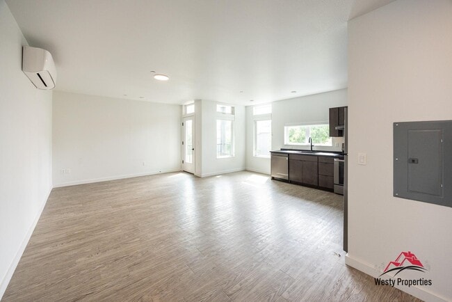 Photo - 4647 SE 40th Ave Apartment