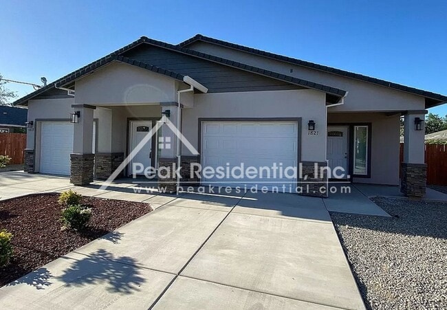 Building Photo - A Beautiful Sacramento 2bd/2ba Duplex with...