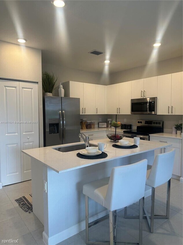 Foto principal - 3 br, 2.5 bath House - 11883 NW 47th Mnr #...