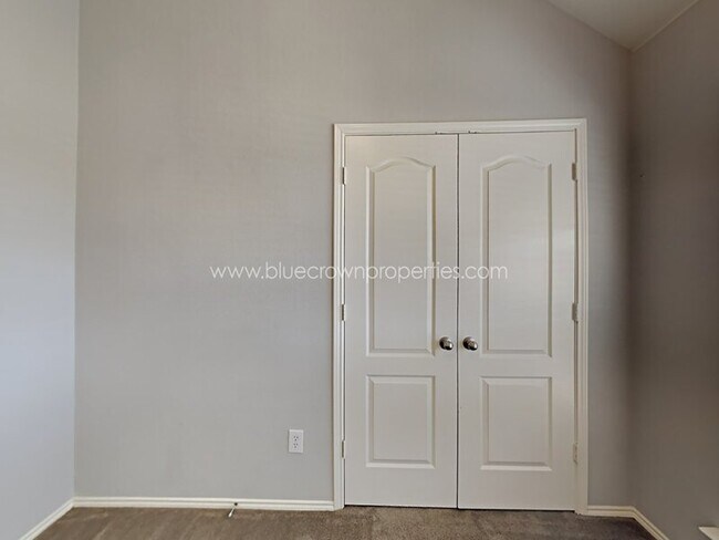 Foto del edificio - 8401 Greenfield Dr