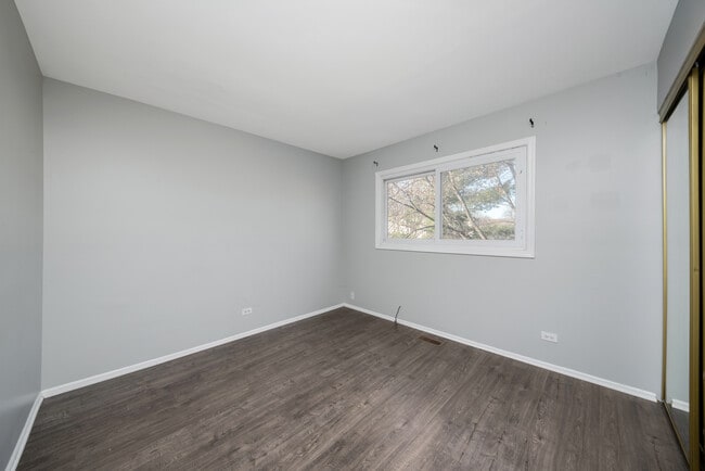 Building Photo - 1150 Singleton Dr