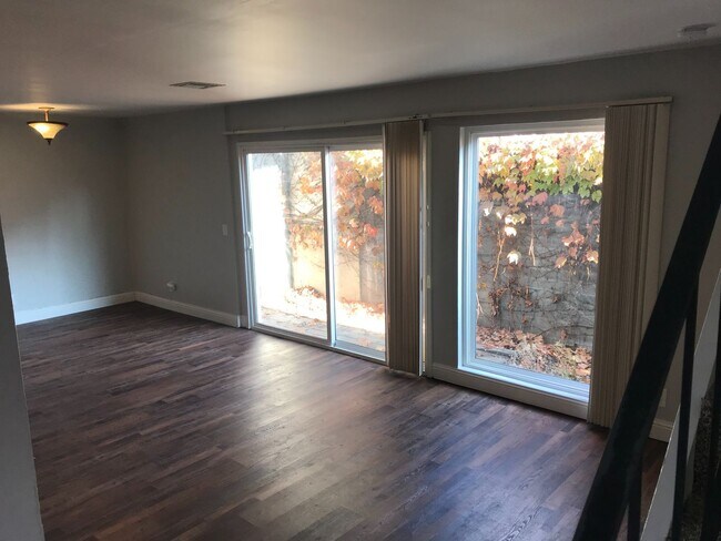 Building Photo - Gated, Quiet and Affordable 2BR/1BA in a Q...