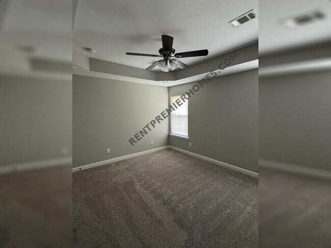 Foto del edificio - 49 Birchwood Dr
